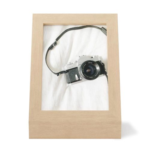 Porta-retratos em madeira Umbra Podium 10x15cm natural Porta-retratos em madeira Umbra Podium 10x15cm natural