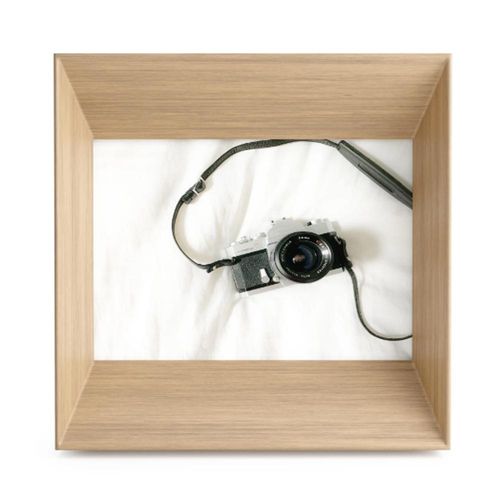 Porta-retratos em madeira Umbra Lookout 13x18cm natural Porta-retratos em madeira Umbra Lookout 13x18cm natural