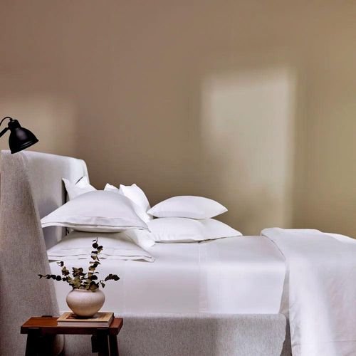 Jogo de Cama Queen Trussardi Doppio 300 Fios Cetim Branco para Proporcionar o Máximo Conforto e Elegância ao seu Dormitório